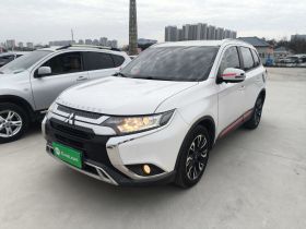 三菱 欧蓝德 2020款 2.0L 两驱畅享版 5座