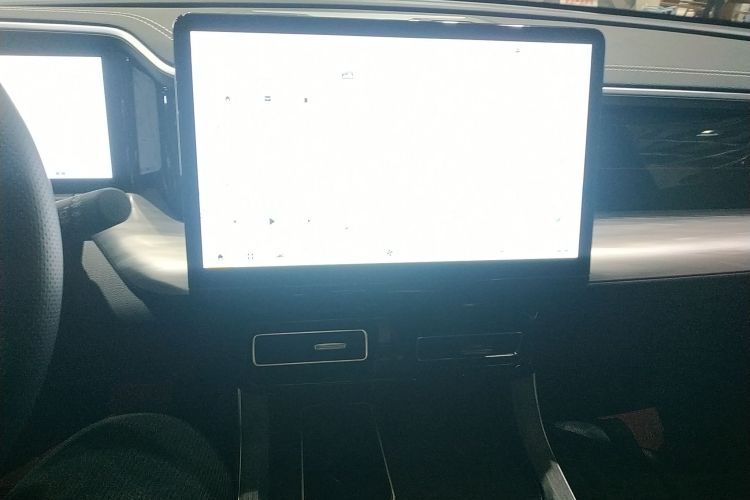 广汽传祺 传祺GS8 2025款 领航系列 2.0TGDI 四驱豪华版 5座中控内饰16