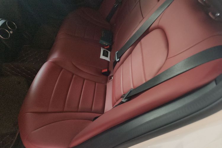 奔驰C级 2016款 C 200 运动版中控内饰7004