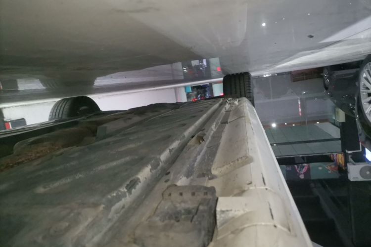 奔驰C级 2017款 C 200 运动版局部细节9001