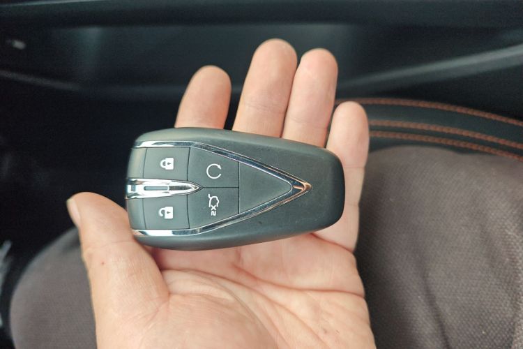 长安UNI-V 2024款 1.5T 尊贵型中控内饰11