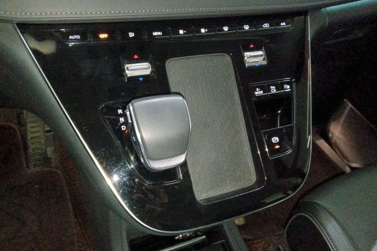 红旗HQ9 PHEV 2024款 2.0T 四驱豪华版中控内饰18