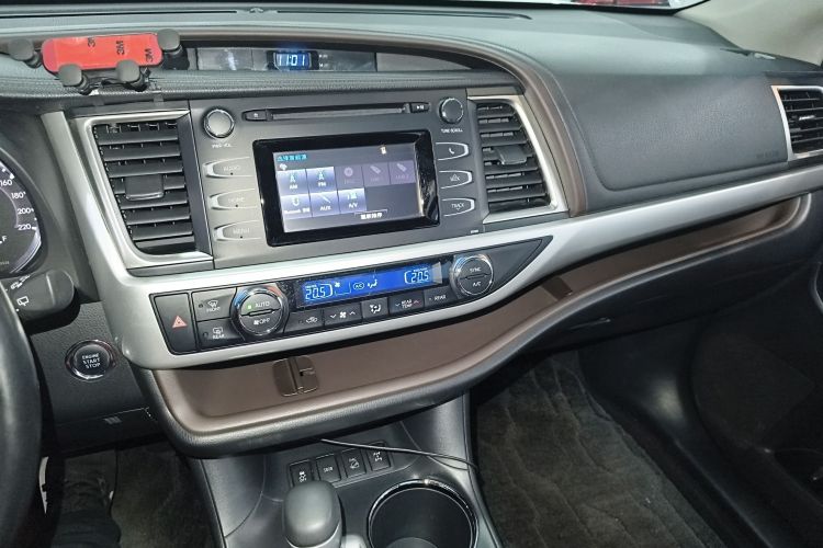 丰田 汉兰达 2015款 2.0T 四驱豪华版 7座局部细节16
