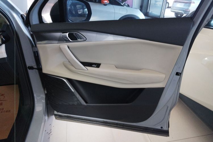 领克06 EM-P 2022款 PHEV 84KM续航版 Pro中控内饰7005