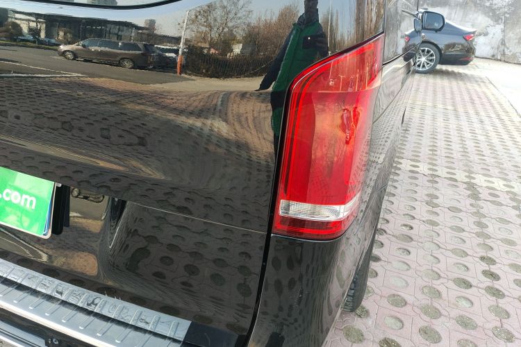 奔驰 威霆 2021款 2.0T 商务版 7座车身外观9