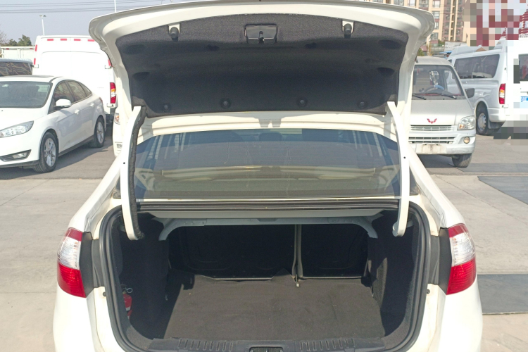 福特 嘉年华 2013款 三厢 1.5L 自动时尚型机舱底盘23