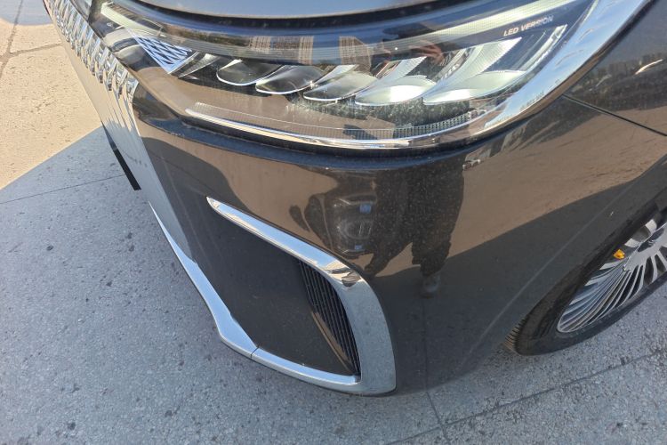 岚图汽车 岚图梦想家 2025款 PHEV 四驱尊贵鲲鹏版局部细节36