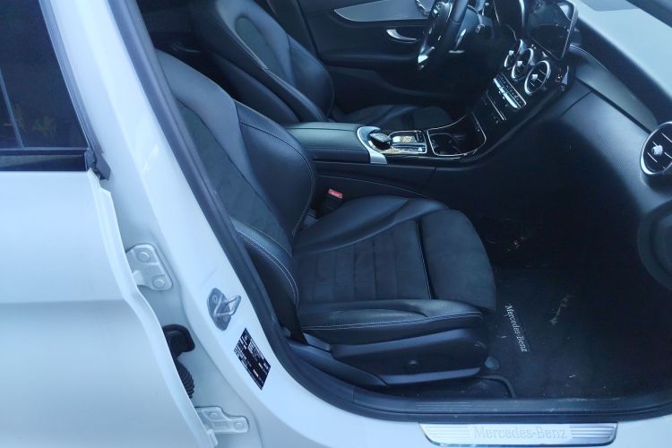 奔驰C级 2019款 C 260 运动版局部细节41