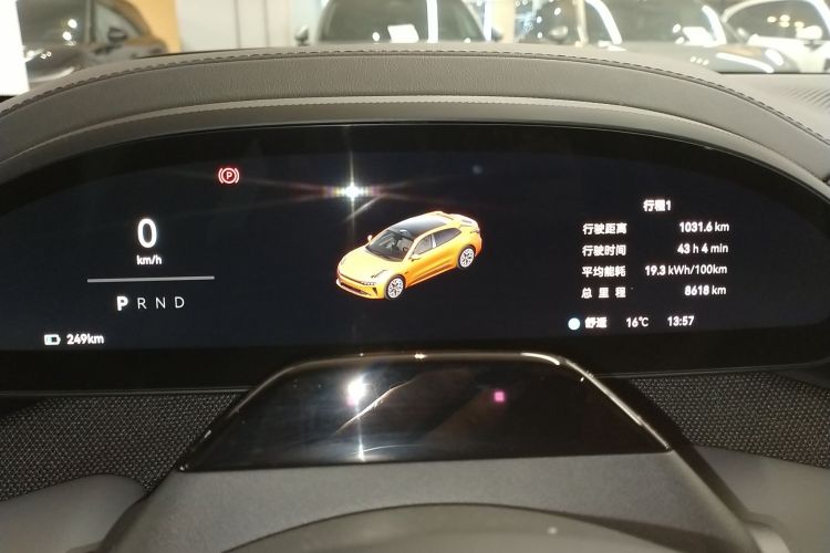 极氪001 2025款 WE版 100kWh 后驱中控内饰14