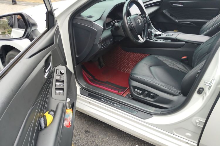 丰田 亚洲龙 2023款 双擎 2.5L XLE尊贵版中控内饰7003