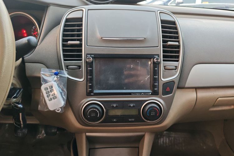 日产 轩逸 2012款 经典 1.6XE 手动舒适版局部细节16