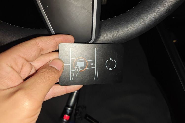 特斯拉 Model Y 2022款 Performance高性能全轮驱动版中控内饰11