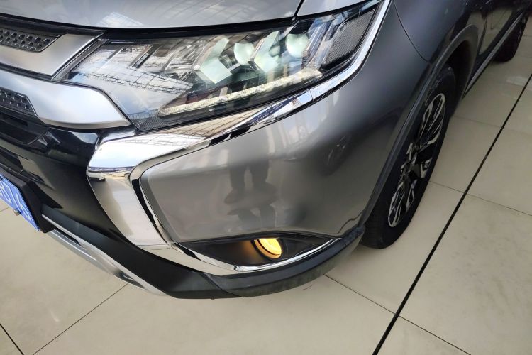 三菱 欧蓝德 2019款 2.4L 四驱致享版 7座 国VI车身外观36