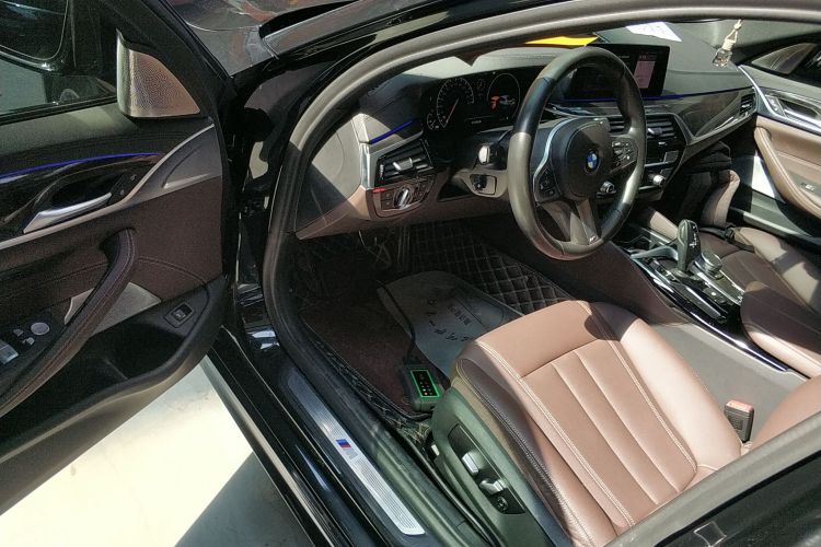 宝马5系 2019款 525Li M运动套装中控内饰7003