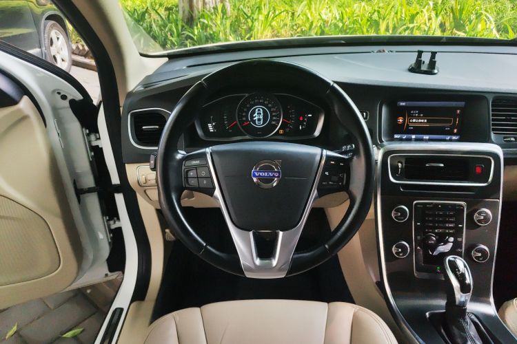 沃尔沃V60 2014款 T5 智逸版中控内饰13