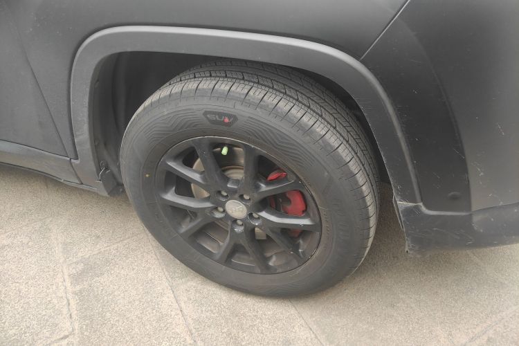 Jeep 自由光 2016款 2.4L 专业版车身外观10