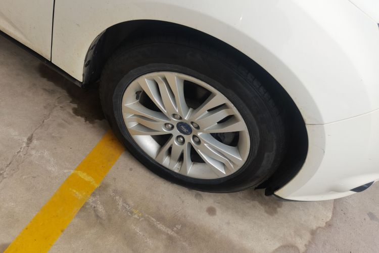 福特 福克斯 2012款 三厢 1.6L 自动舒适型车身外观6007