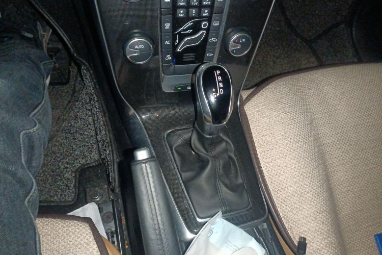 沃尔沃V40 2019款 T3 智逸版中控内饰18