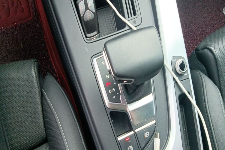 奥迪A4L 2020款 40 TFSI quattro 豪华动感型中控内饰18