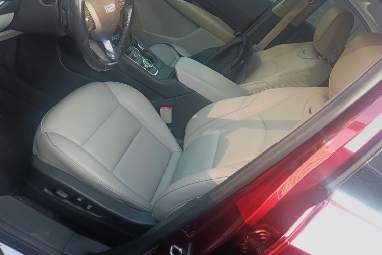 凯迪拉克XT4 2018款 28T 四驱领先型中控内饰19