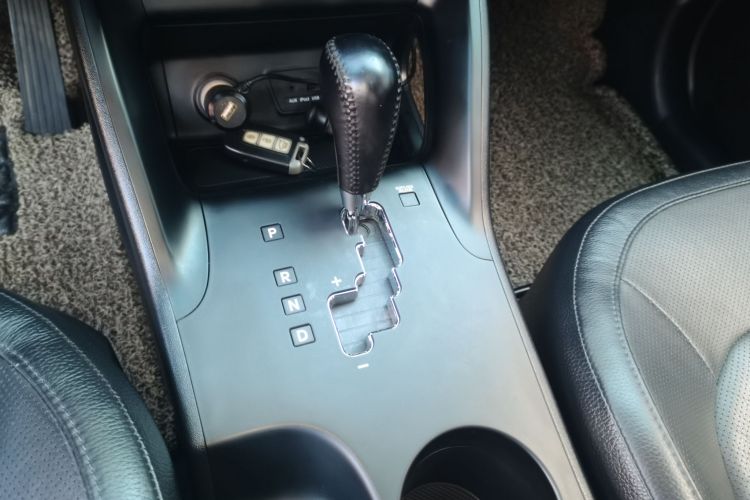 北京现代ix35 2012款 2.0L 自动两驱精英版GLS中控内饰18