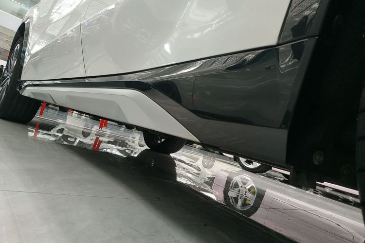 宝马X1 2023款 xDrive25Li X设计套装机舱底盘30