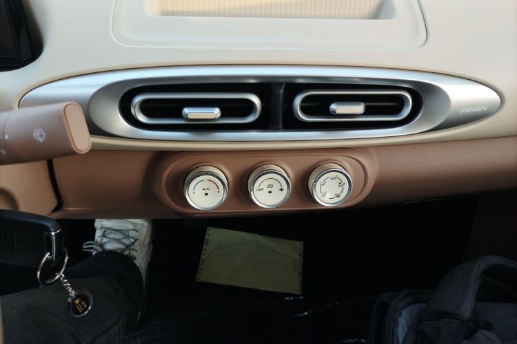 五菱汽车 宏光MINIEV 2025款 四门版 进阶款中控内饰16