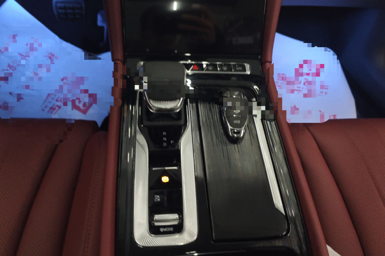 红旗H5 PHEV 2025款 130 超混版中控内饰18