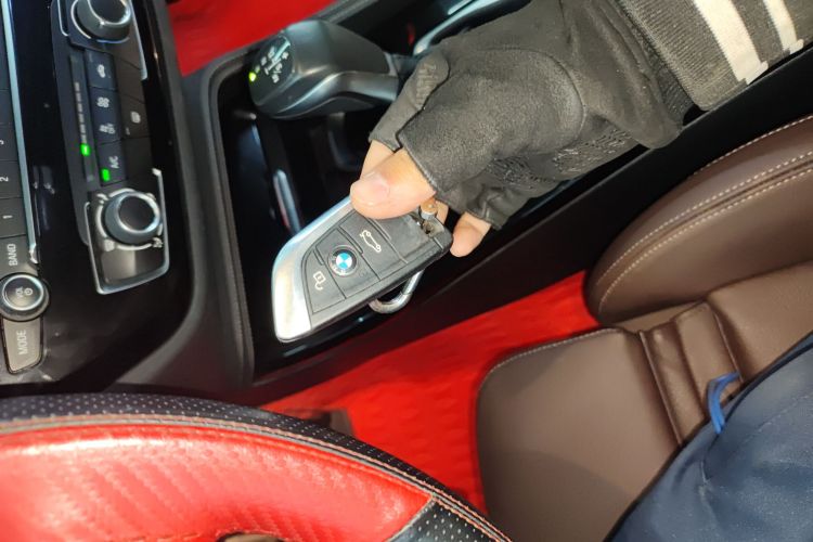 宝马1系 2019款 118i M运动套装中控内饰7001