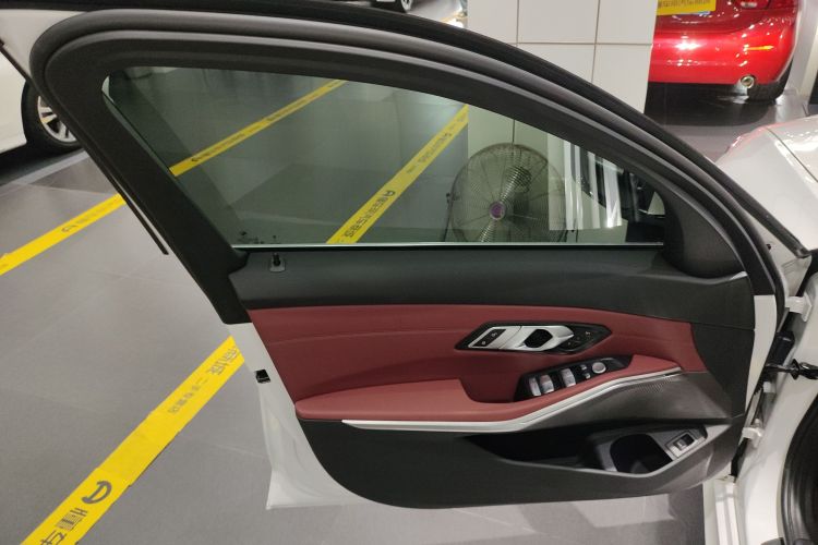 宝马3系 2024款 325Li M运动套装中控内饰47