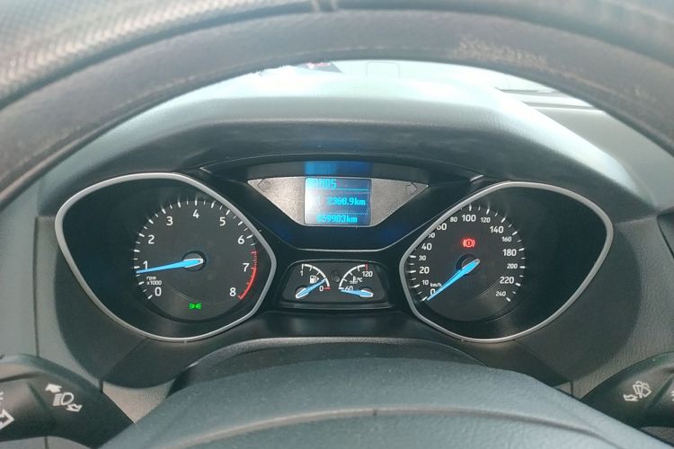 福特 福克斯 2017款 三厢 1.6L 自动舒适型智行版中控内饰14