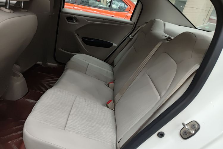 雪铁龙 爱丽舍 2015款 质尚版 1.6L 手动时尚型中控内饰21