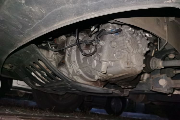 东风御风 御风 2023款 V9+ 2.0T 手动前驱多功能短轴中顶5/6座局部细节9004