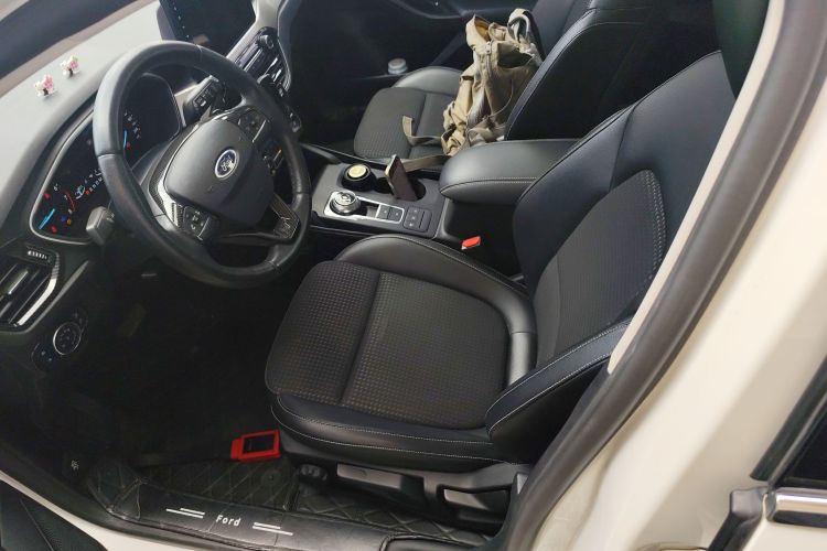 福特 福克斯 2019款 两厢 EcoBoost 180 自动锋潮型中控内饰19