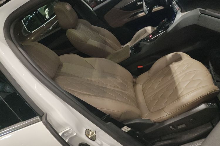 标致5008 2017款 380THP 7座豪华GT版局部细节41