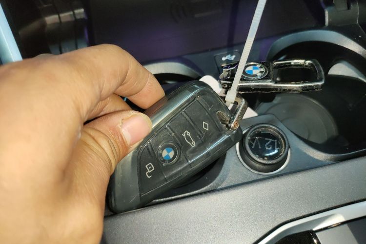 宝马3系 2025款 325i M运动套装中控内饰11