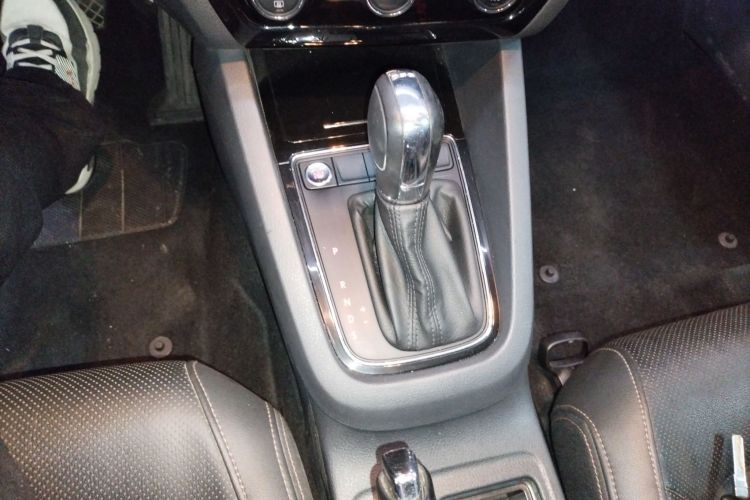 大众 速腾 2017款 230TSI 自动豪华型中控内饰18