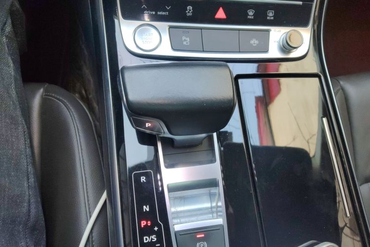 奥迪A8 2018款 A8L 55 TFSI quattro投放版精英型中控内饰18