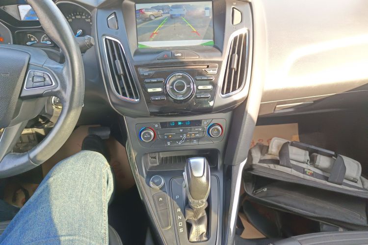 福特 福克斯 2017款 两厢 EcoBoost 125 自动超能风尚型智行版局部细节18