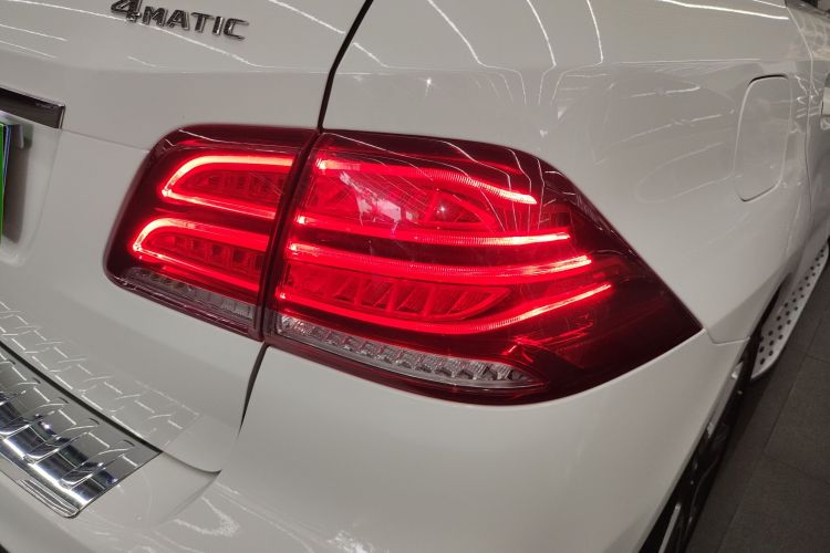 奔驰GLE 2017款 GLE 400 4MATIC车身外观9