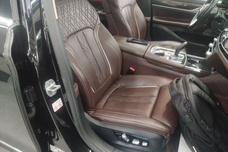 宝马7系 2021款 730Li 豪华套装局部细节41