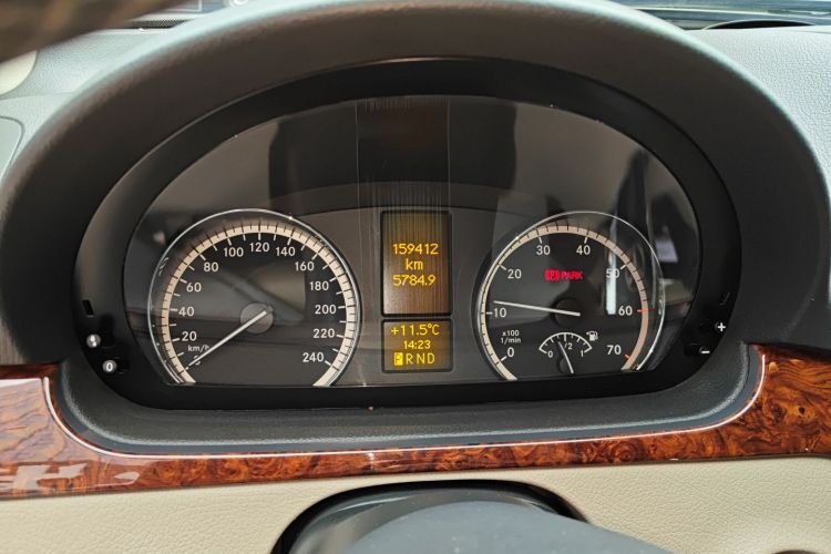 奔驰 唯雅诺 2013款 3.0L 舒适版中控内饰14