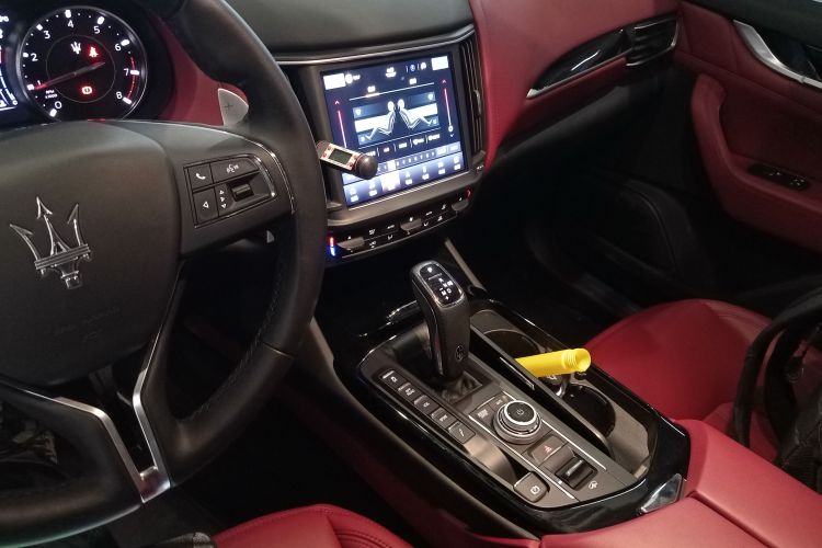 玛莎拉蒂 Levante 2022款 2.0T GT锋芒版中控内饰16