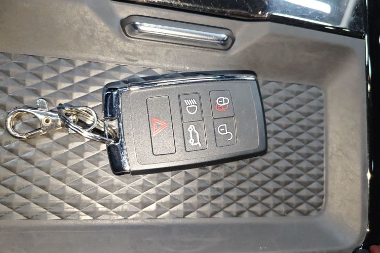 路虎 揽胜极光 2023款 极光L 249PS 豪华版中控内饰7001