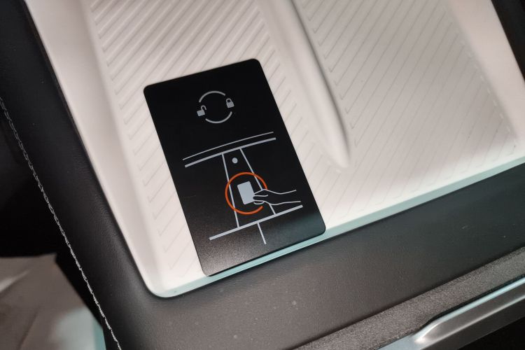 特斯拉 Model 3 2023款 后轮驱动版中控内饰11