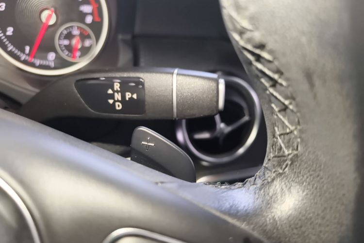 奔驰A级(进口) 2017款 改款 A 200 动感型局部细节18