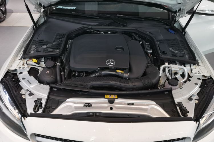 奔驰C级 2020款 C 260 L 运动版机舱底盘24