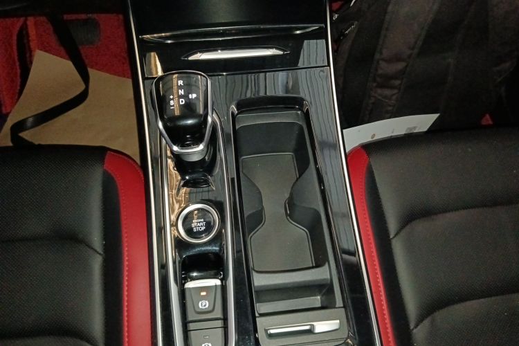 思皓X8 2022款 大圣版 300T DCT行者型 7座局部细节18