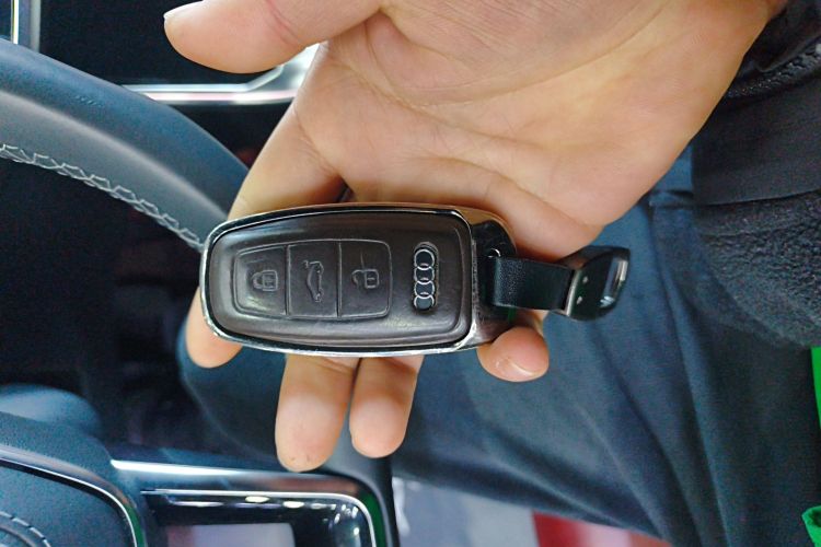 奥迪A7L 2024款 45 TFSI quattro 黑武士版中控内饰11