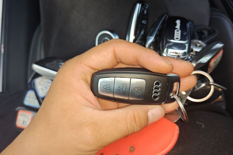 奥迪A6L 2024款 55 TFSI quattro 尊享动感型中控内饰11